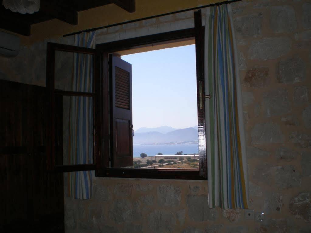 Ville Du Soleil - Exclusive Homes With Rustic Charm And Sensational Views Of The Mediterranean Sea Makrýgialos Eksteriør billede
